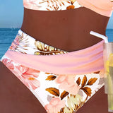 Kontrasztos virágmintás bikini hasítékkal