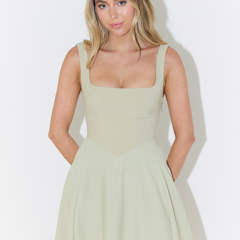 Grace | Vestido midi fluido con escote cuadrado